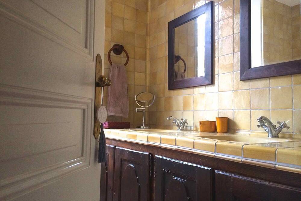 Idyllic Secluded Provençal Villa in Protected Park Land in Le Luc, Draguignan region