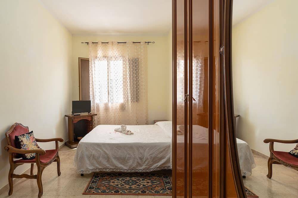 Entire apartment, Apartment 'Il Gelsomino' with Terrace, Bbq & Wi-Fi in Custonaci, Trapani Province