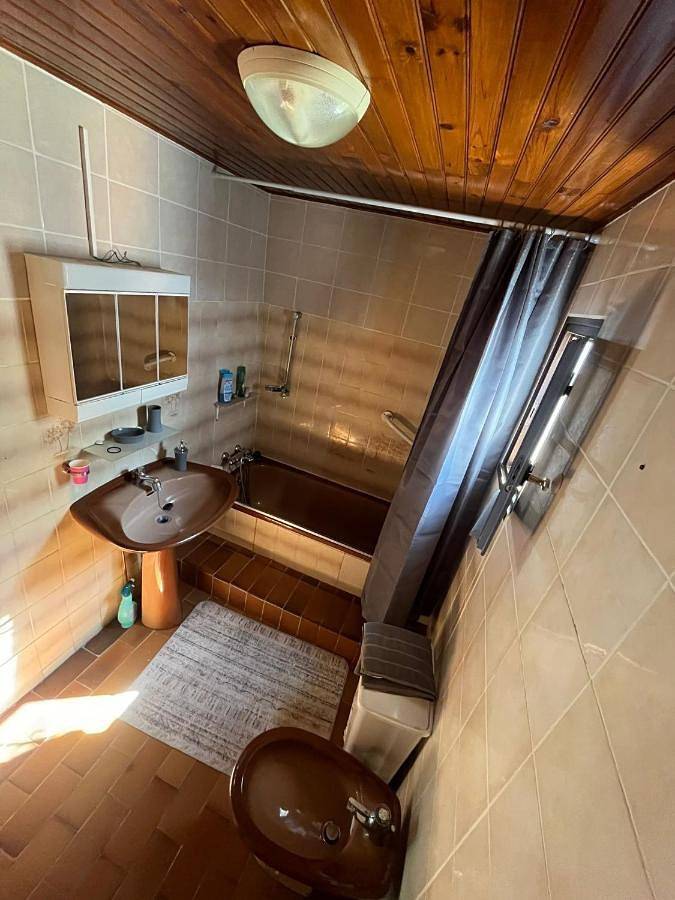 Location de vacances pour 11 personnes, avec terrasse et vue, animaux acceptés dans Dommartin-lès-Cuiseaux - 3