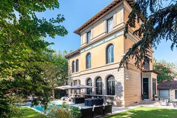 Villa pour 14 personnes, avec piscine et jacuzzi à Lyon