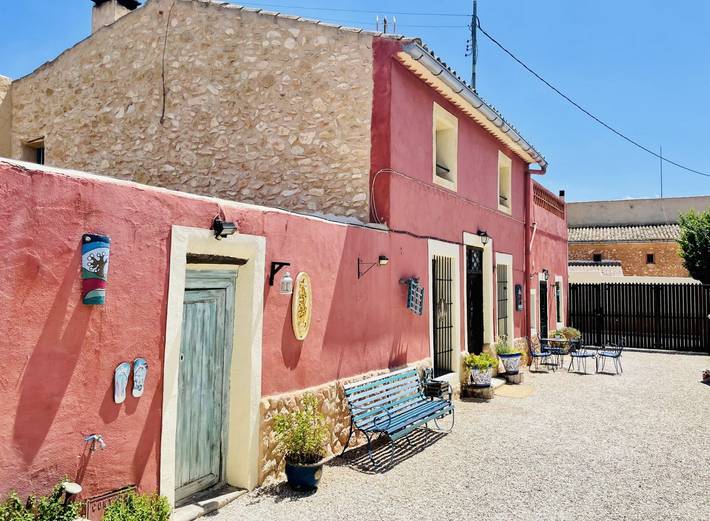 Casa de huéspedes para 14 personas, con piscina además de terraza y jardín, Se admiten mascotas en Pinoso - 2