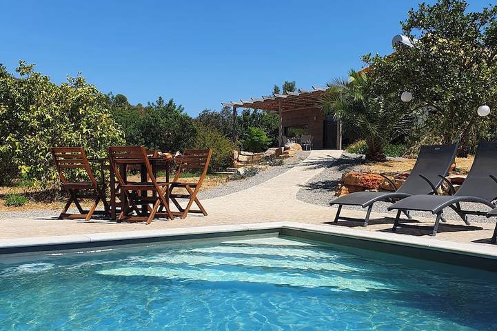 Location de vacances pour 4 personnes, avec piscine et jardin dans Santa Catarina da Fonte do Bispo