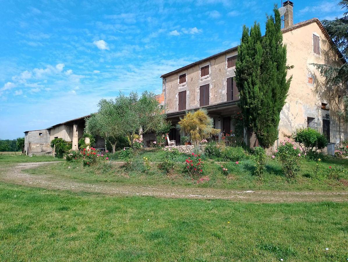 Large Double Room in Damazan, Région de Nérac