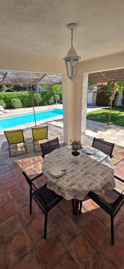 Gîte pour 2 personnes, avec vue ainsi que piscine et jardin à Gémenos - 2