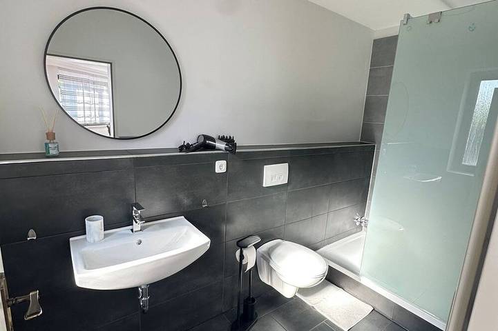Ganze Wohnung, In & Out Boardinghaus Deluxe-Zimmer in Zweifall, Stolberg