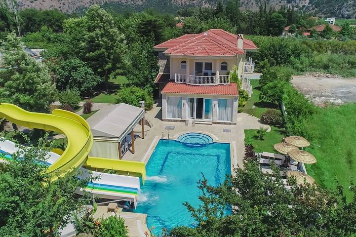Villa for 15 people, with balcony and garden - 1