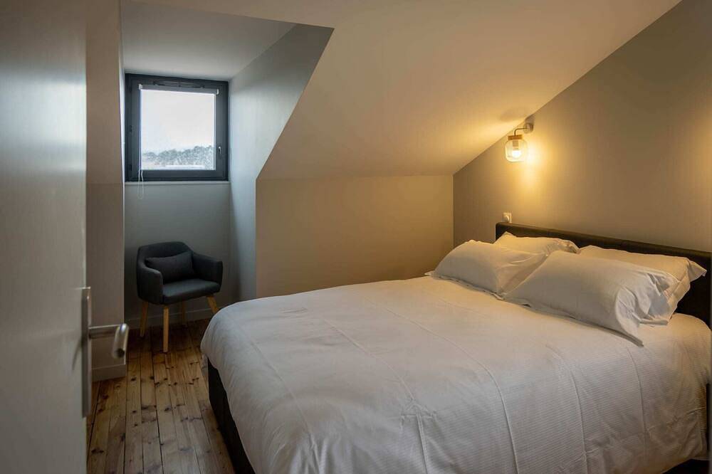 Entire apartment, Apartment 6 people air-conditioned family type 2 bedrooms + sofa bed Puy de Dôme 301 in Châtel-Guyon, Volcans d'Auvergne Regional Nature Park