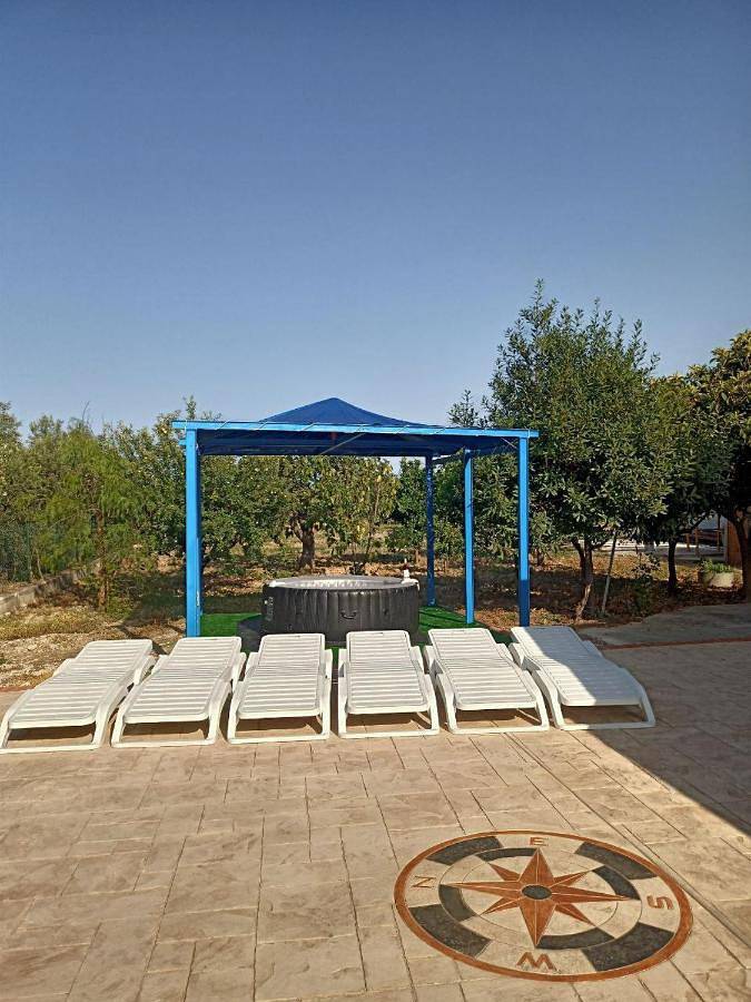 Ferienhaus für 6 Personen, mit Whirlpool und Terrasse sowie Garten