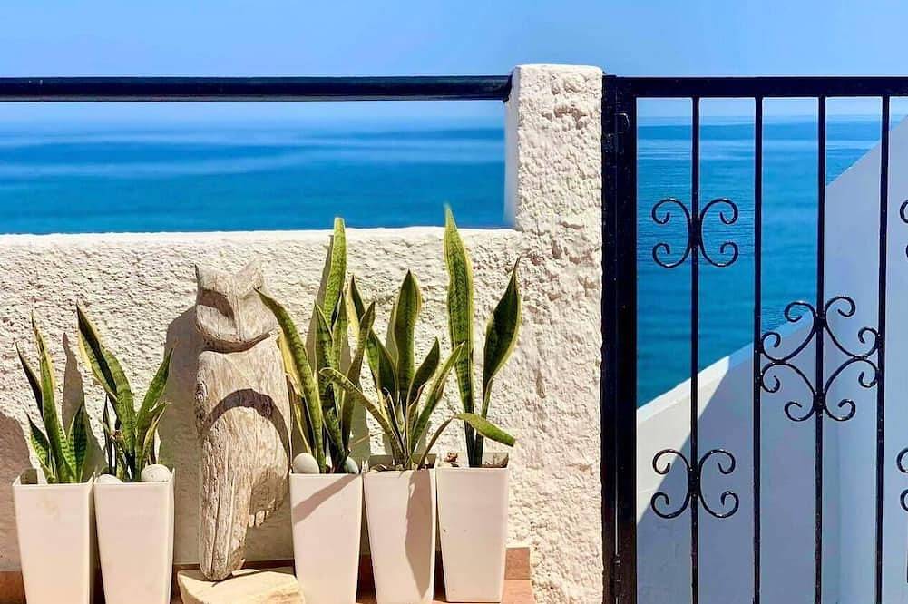 Entire apartment, Elpida Seafront Paradise apartment in Crete in Chania region