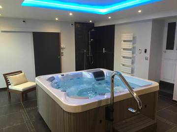 Gîte pour 14 personnes, avec jacuzzi et terrasse à Cramant