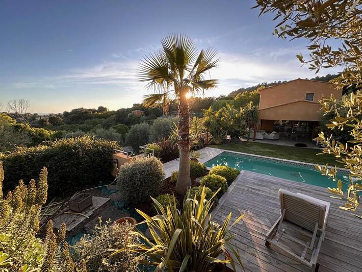 Villa pour 8 personnes, avec jardin ainsi que piscine et vue, animaux acceptés à Ollioules
