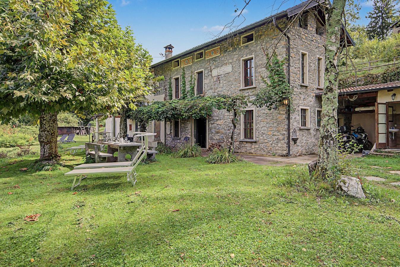 Appartamento intero, Appartamento 'Casale La Selva Cottage Grande' con piscina e giardino condivisi e Wi-Fi in Bene Lario, Provincia di Como