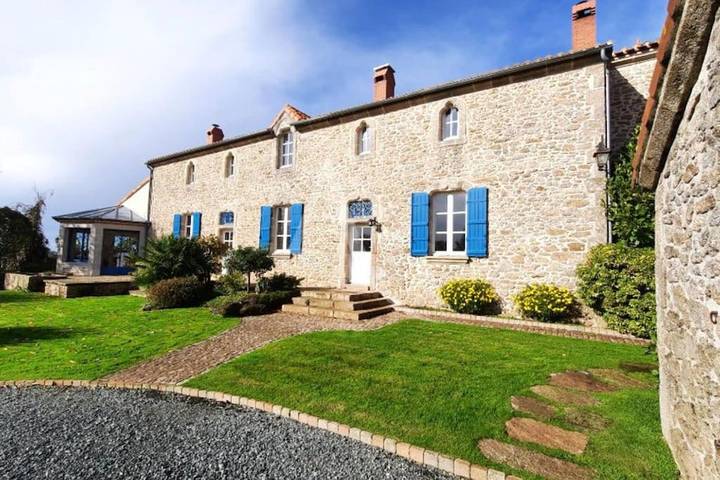 Location de vacances pour 10 personnes, avec Jacuzzi et Terrasse dans Le Puy-Saint-Bonnet