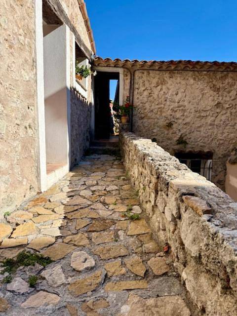 Gîte pour 2 personnes, avec jardin ainsi que vue et terrasse, animaux acceptés à Bézaudun-les-Alpes - 4