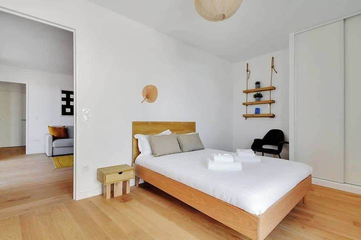 Entire apartment, A Design 2-Br/ with Terrace in Clichy in Clichy, Hauts-de-Seine