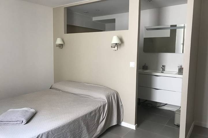 Ganze Wohnung, F3 Renoviert Klimatisiert Stadtzentrum Angelhafenansicht in La Côte Vermeille, Port-Vendres