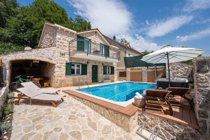Ferienhaus für 8 Personen, mit Pool und Whirlpool sowie Terrasse, mit Haustier an der Makarska Riviera - 2