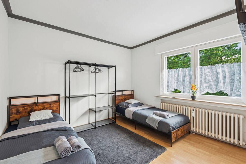 Ganze Wohnung, Gute Lage, Ideal für Monteure, Messegäste, 3 Schlafzimmer, Smarttv in Velbert, Kreis Mettmann