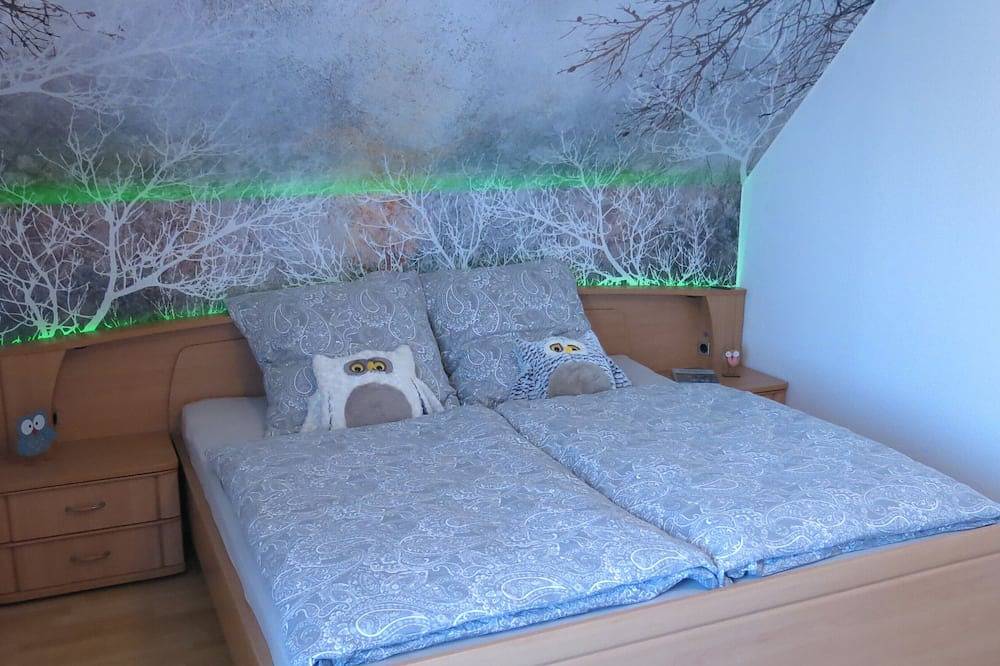 Ganze Wohnung, Ferienwohnung \"Eichholzblick\" - direkt am Waldbad Zwenkau in Zwenkau, Zwenkauer See