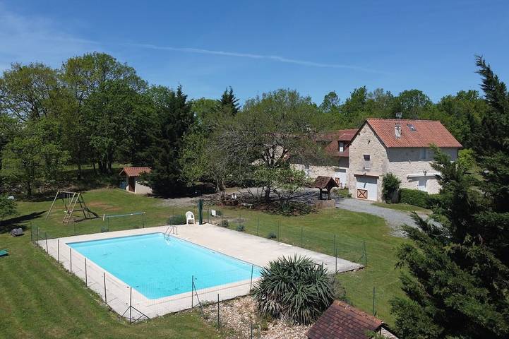 Gîte pour 23 personnes, avec terrasse et jardin