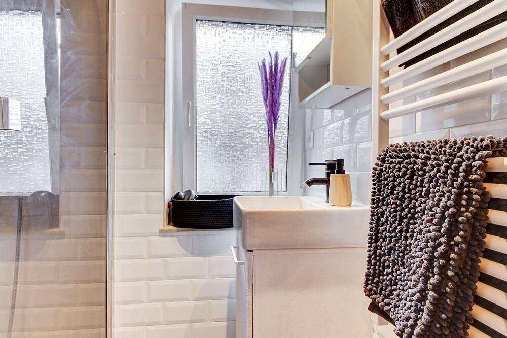 Charming Townhouse on French Riviera near Cannes in Saint-Laurent-du-Var, Cannes region