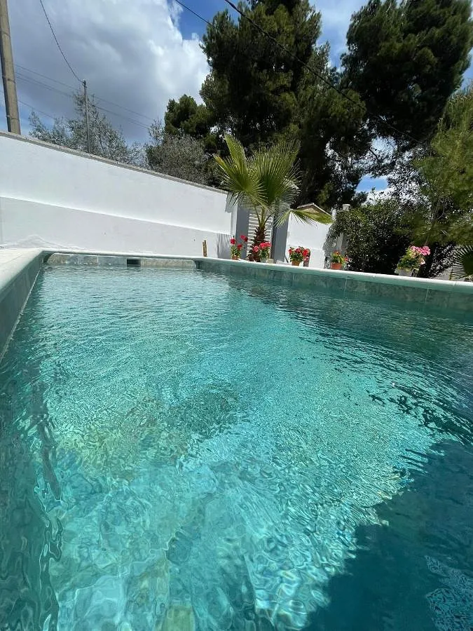 Casa de vacaciones para 6 personas, con vistas además de piscina y jardín - 1