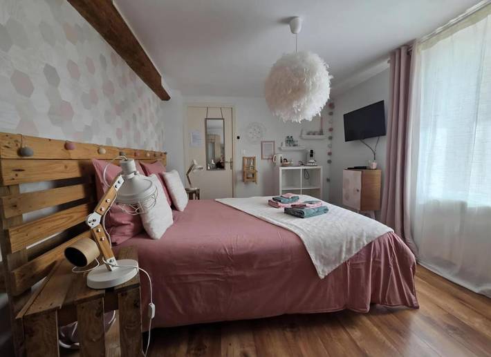 Chambre d’hôte pour 3 personnes, avec Terrasse et Vue à Vertaizon