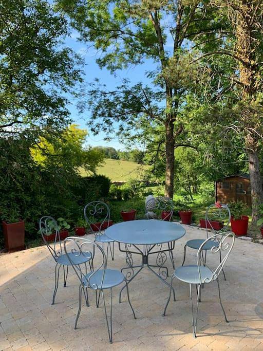Location de vacances pour 10 personnes, avec Terrasse ainsi que Jardin et Vue à Bulson