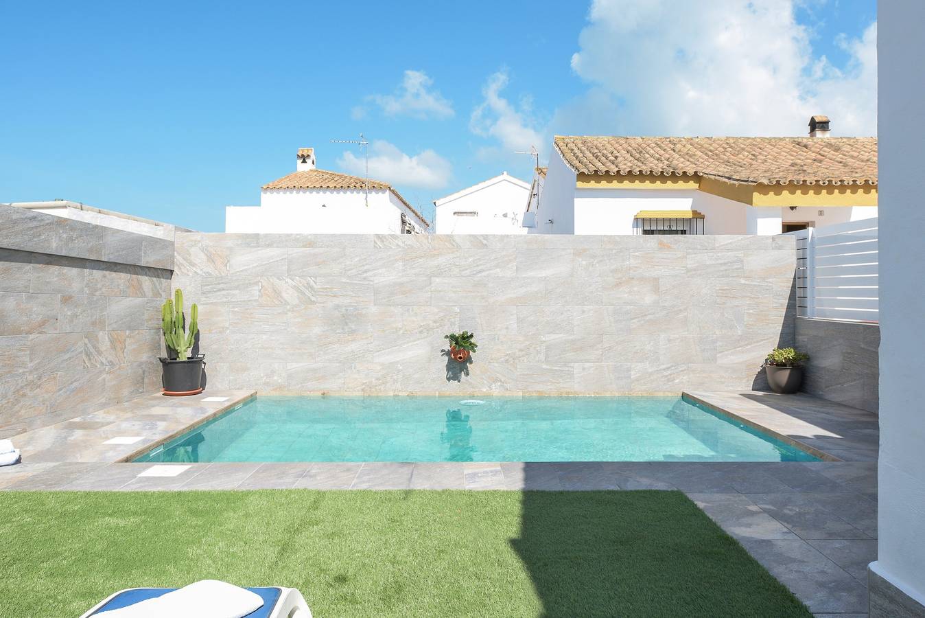 Schöne Unterkunft "Casa Clavel" mit privatem Pool, Klimaanlage und Terrasse in Conil de la Frontera, Costa de la Luz
