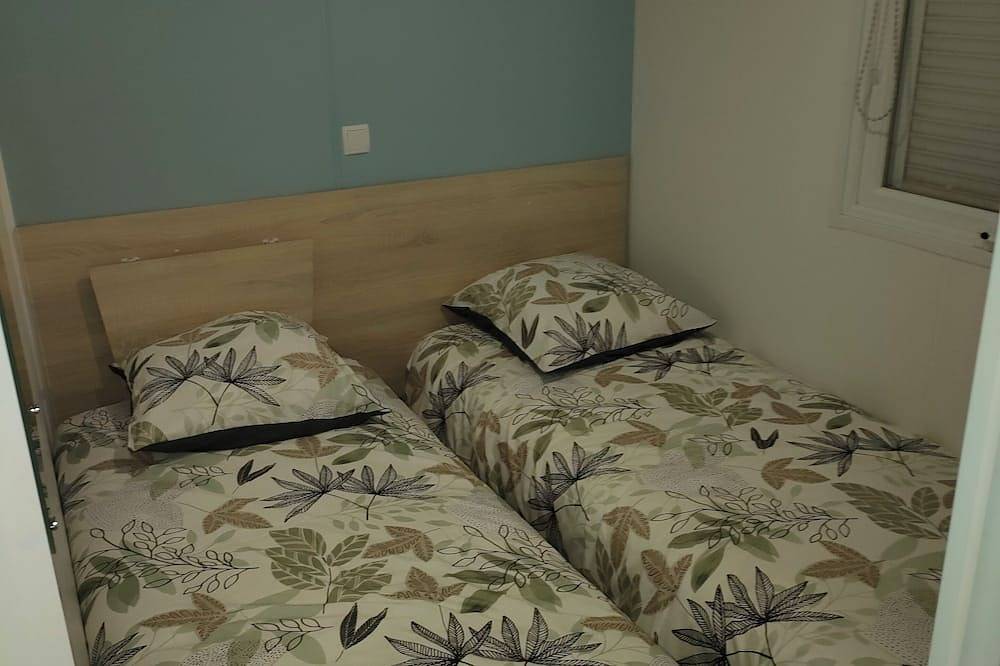 8-person mobile home, ideal for families! Sheets & towels included in Condrieu, Parque Natural Regional de Pilat