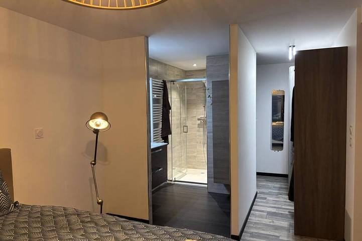 Gîte pour 8 personnes, avec jardin, animaux acceptés dans Sainte-Thérence - 4