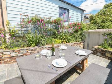 Log Cabin for 8 People in Cornwall, South West England, Photo 1