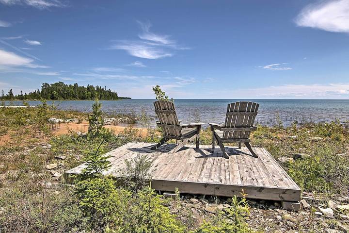 Log cabin for 2 people, with terrace in Lake Huron
