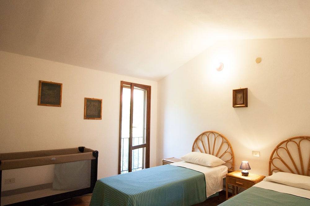 Villa Luisella 200 Meter vom Meer entfernt, reservierter Parkplatz mit Garten in Solanas, Comune di Sinnai
