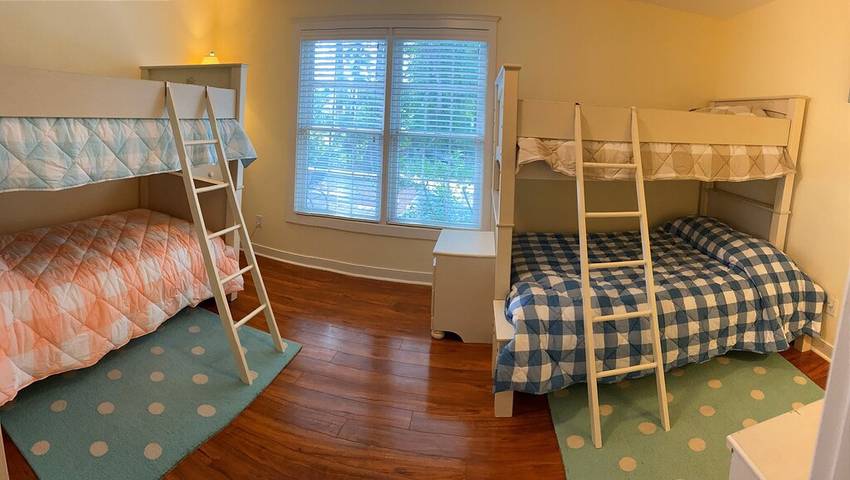 Vacation house for 16 people, with yard, with pets in Bethany Beach