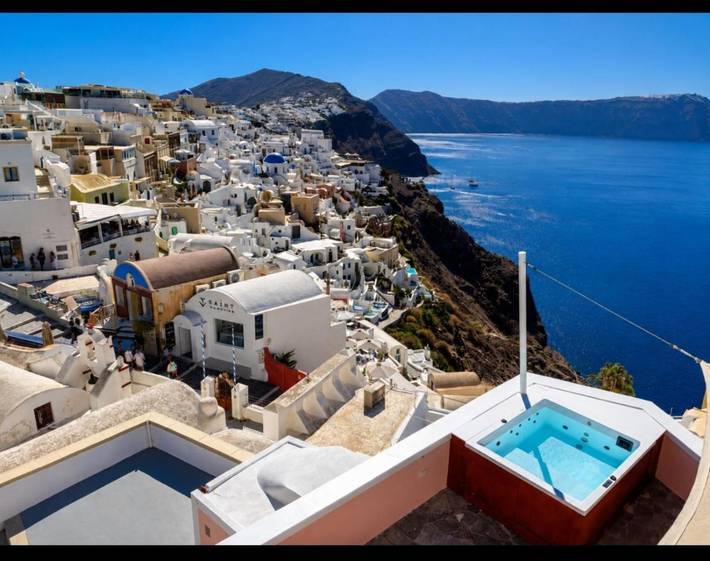 Villa for 4 people, with Balcony and Hot tub in Oia