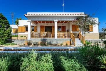 Villa in Santa Eulària des Riu, East Ibiza für 7 