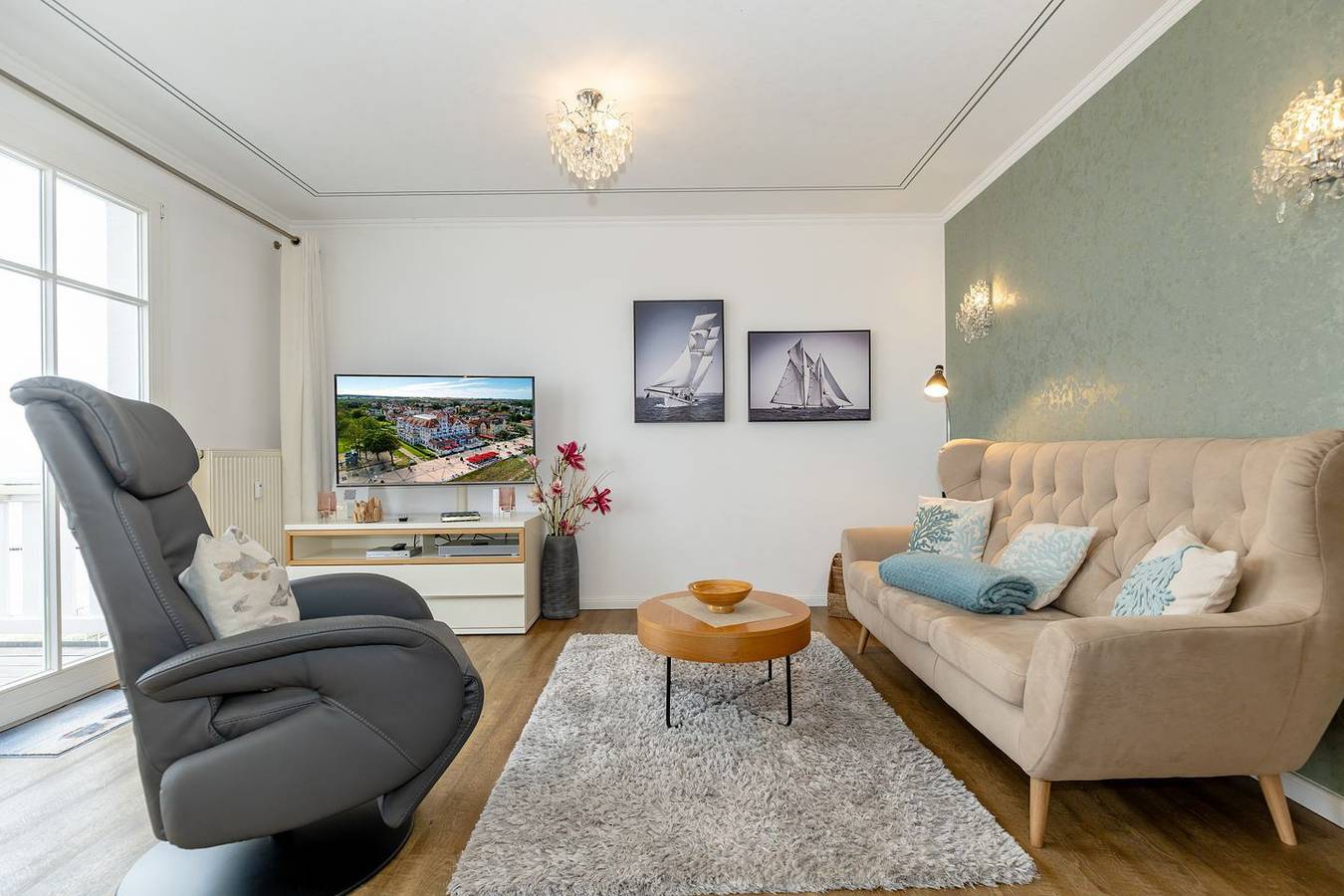 Ganze Wohnung, Stilvolle Ferienwohnung am Ostseestrand mit Balkon und wunderschönem Meerblick! in Ostseebad Kühlungsborn, Kühlungsborn