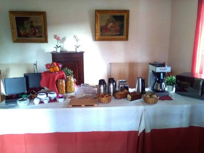 Chambre d’hôte pour 4 personnes, avec jardin ainsi que piscine et vue dans le Cantal - 2