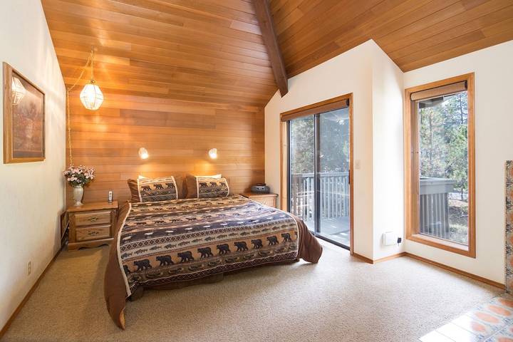 Vacation rental for 8 people, with hot tub and pool as well as terrace, with pets in Sunriver