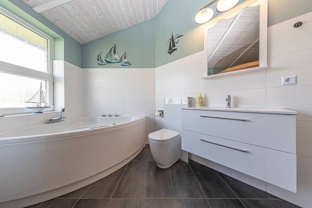 Baltic View - Sehr strandnahes Ferienhaus mit Whirlpool, Sauna inkl. Nebenkosten in Schönhagen, Brodersby