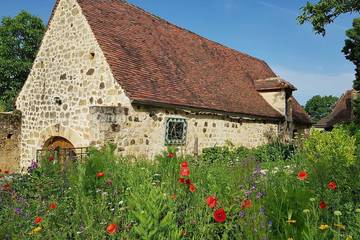 Gîte pour 4 personnes, avec jardin et jacuzzi ainsi que sauna et piscine à Cénac-et-Saint-Julien