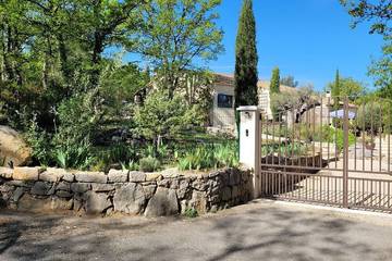 Gîte pour 6 personnes, avec jardin et terrasse à Mons (Var)