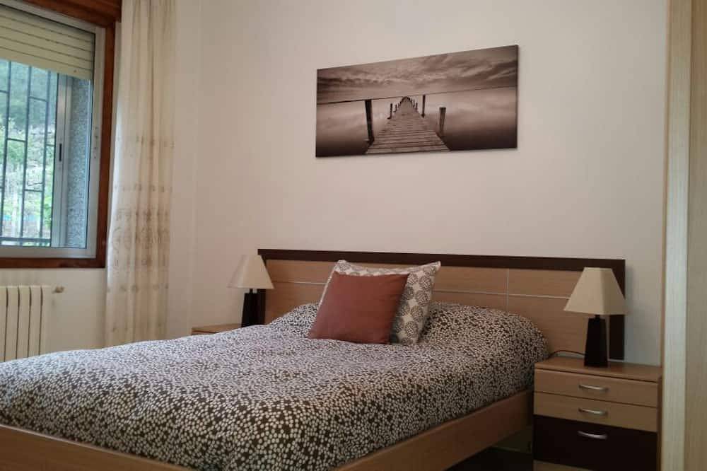 A Casa Do Regueiro, serving wine and thermal water in Cenlle, Ourense Region