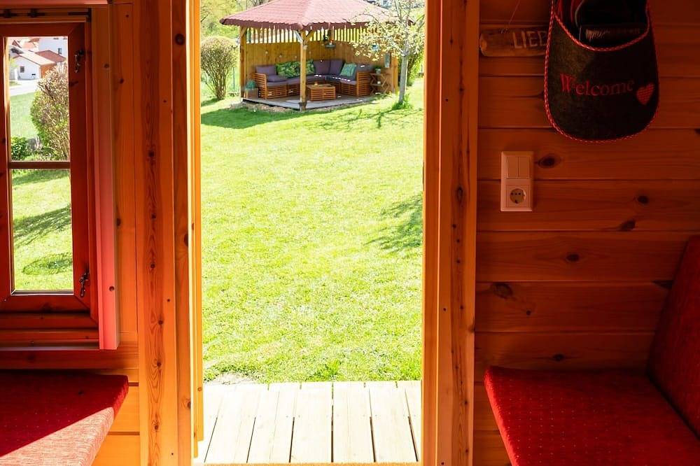 Campingfass \"Magnolia\" zwischen Stadt, Seen und Bergen in Glonn, Oberbayern