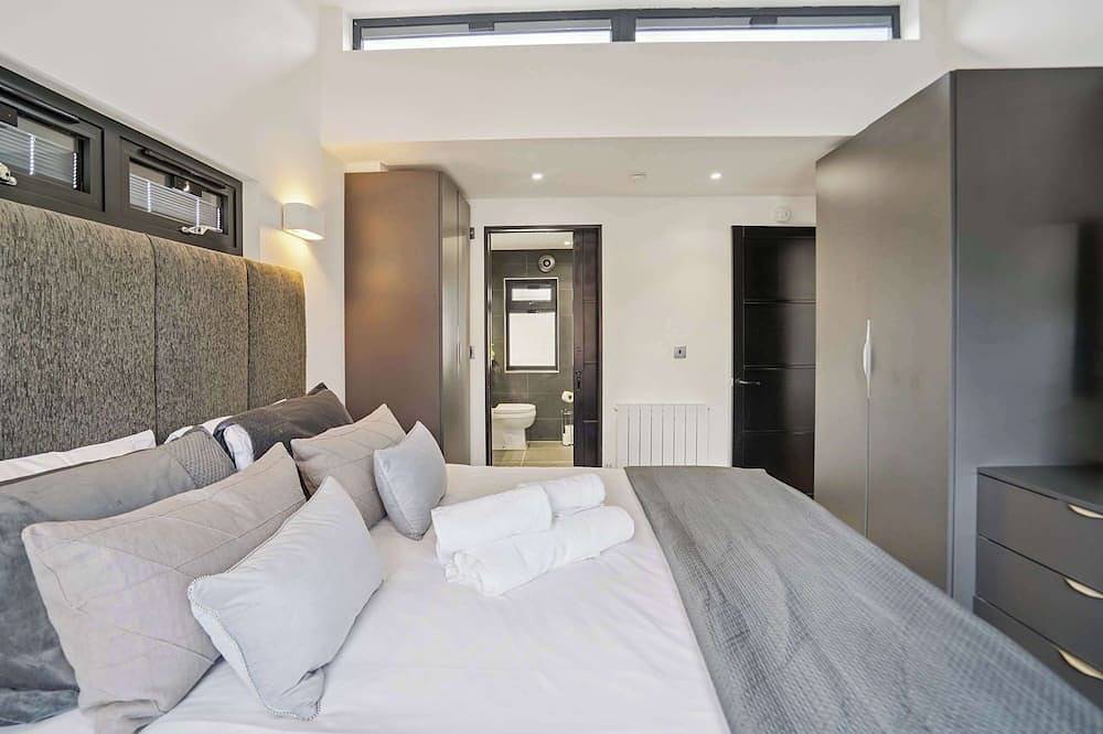 Luxury Lodge River Thames ❤ Beautiful Marina Views in Windsor, Berkshire