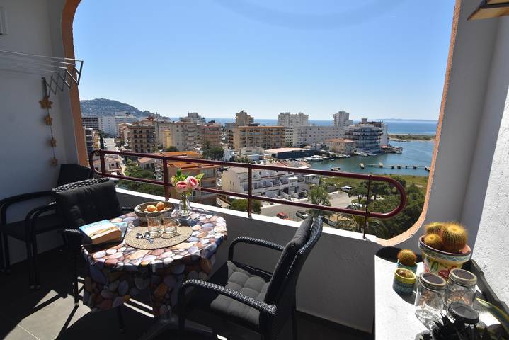 Cabaña para 4 personas, con vistas y piscina además de jardín y terraza en Cataluña
