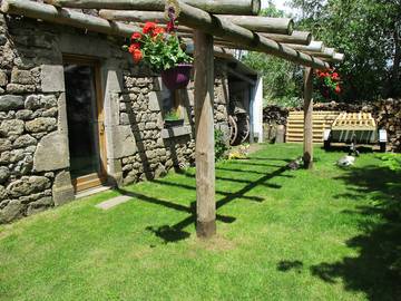 Gîte pour 5 personnes, avec jardin et terrasse à Saulzet-le-Froid