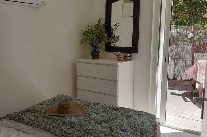 Charmante maison pierre à La Capte, Presqu'ile de Giens 150m plage sable blanc in La Capte, Hyeres