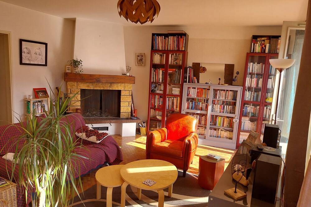 Entire apartment, Appartement Avec une Grande Terrasse et une vue sur la Montagne à Nyons in Nyons, Nyons region